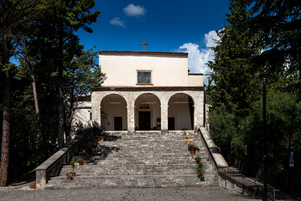 Santuario dei Santi Cosma e Damiano e scalinata di accesso