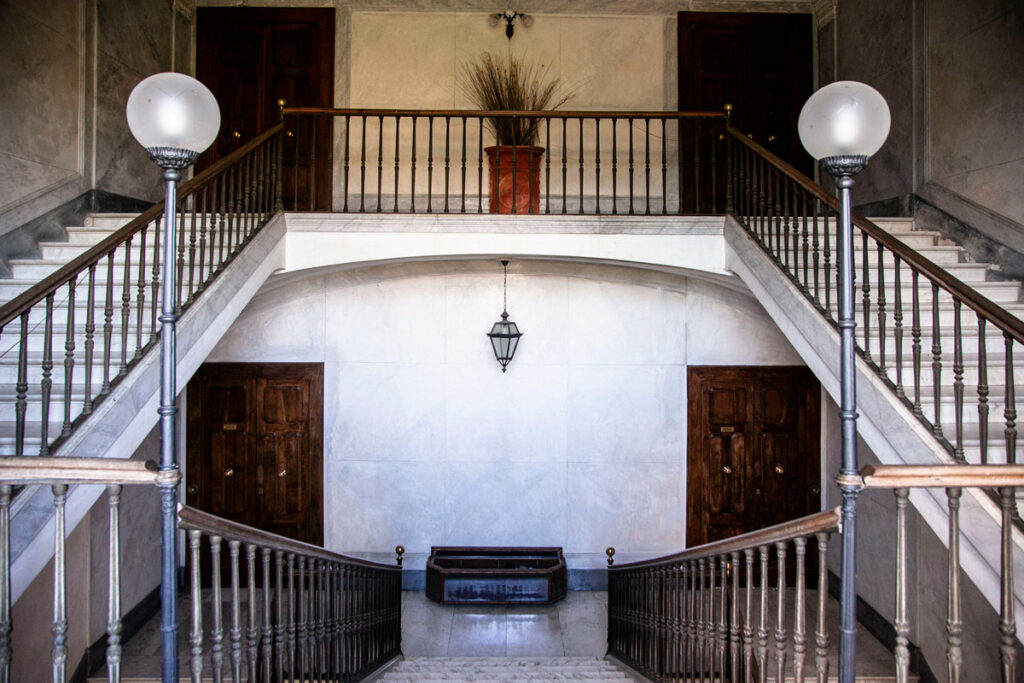 Scalinata interna del palazzo D'Avalaos-Laurelli