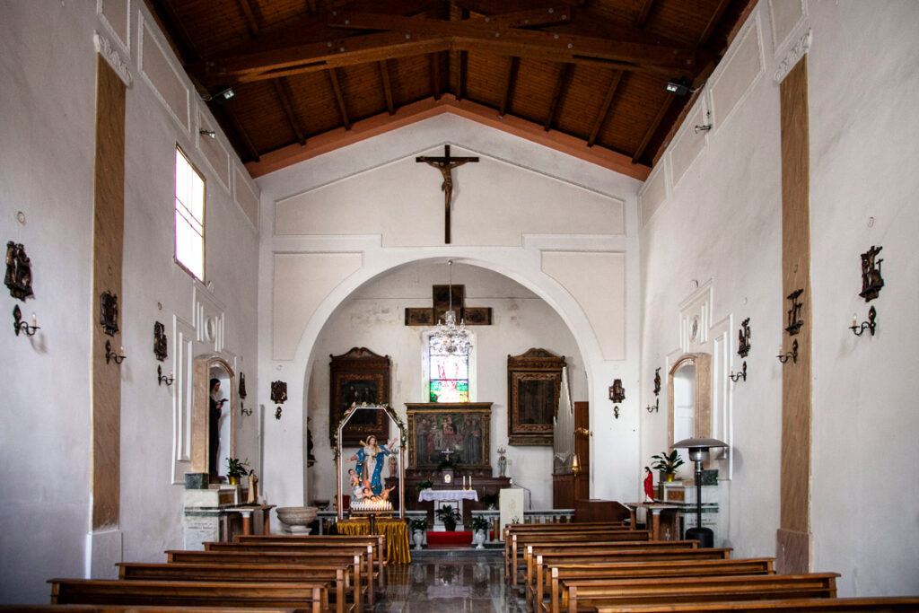 Interni della chiesa di Santa Maria Assunta a Cerro al Volturno