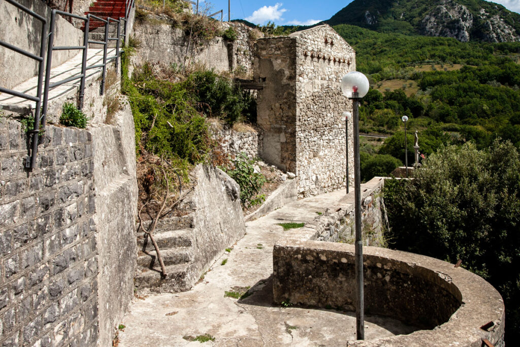 Mura storiche e balconi panoramici di Cerro al Volturno