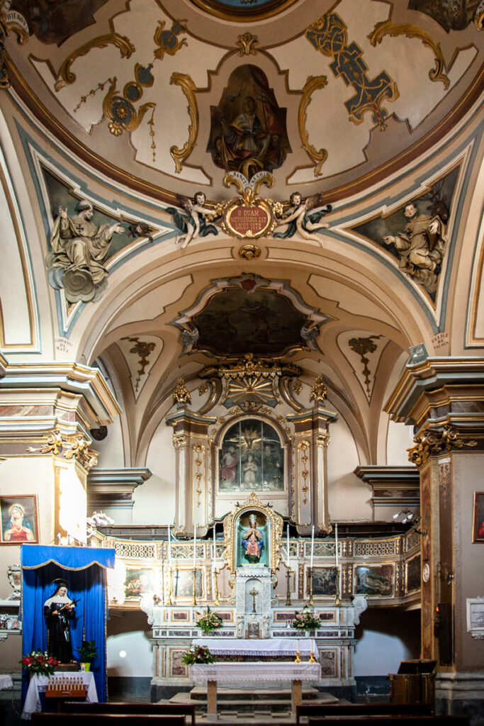 Interni della chiesa di San Giacomo Apostolo