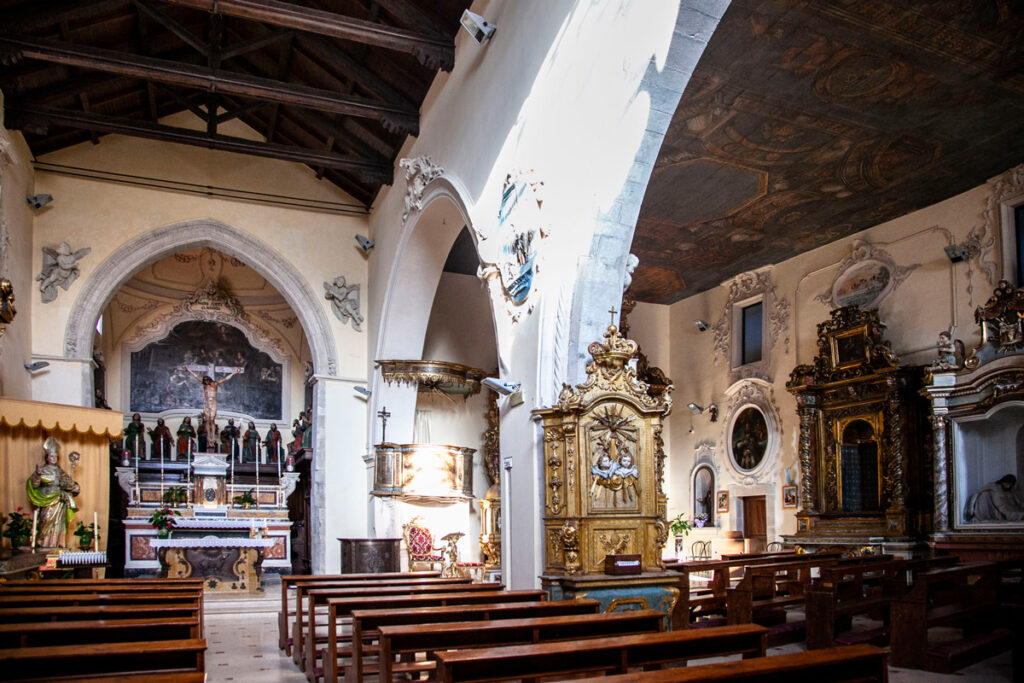Interni della chiesa di Sant'Emidio di Agnone