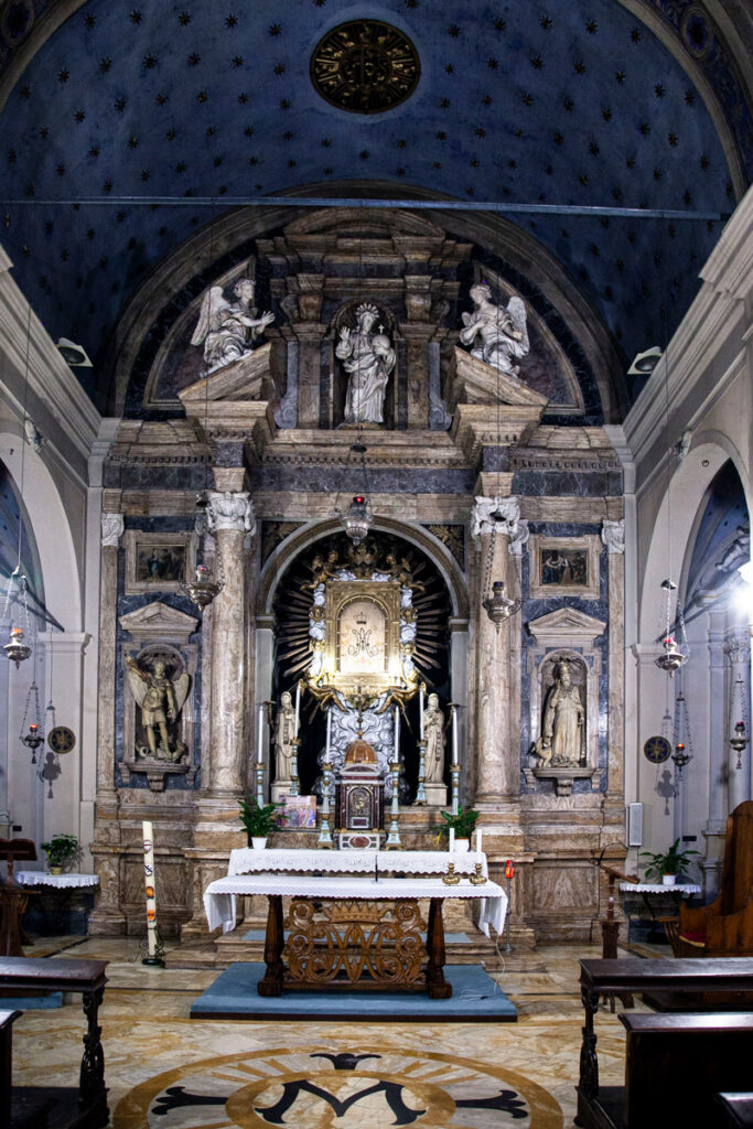 Altare barocco della chiesa della Madonna del Soccorso