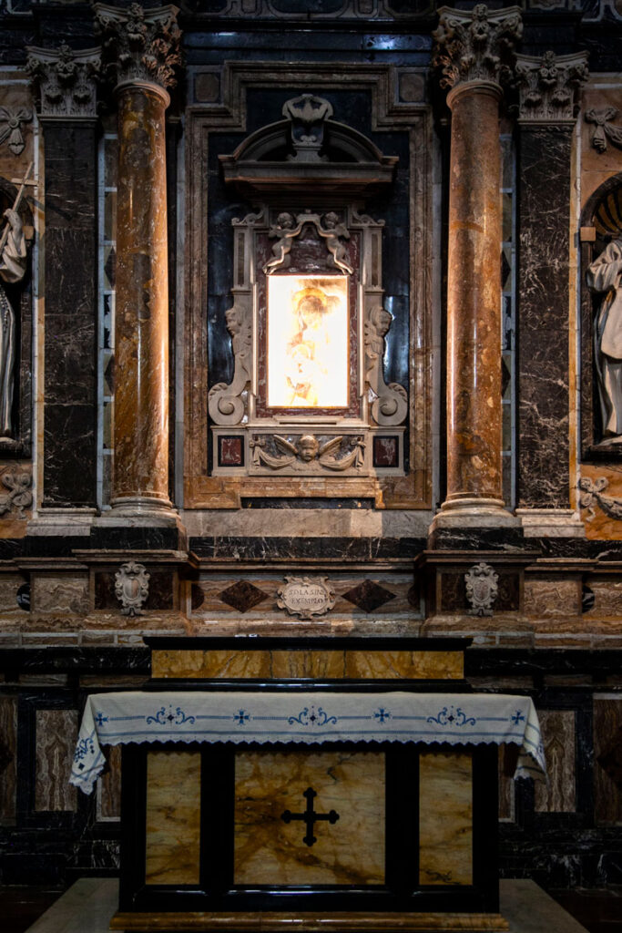 Altare con Madonna di San Martino