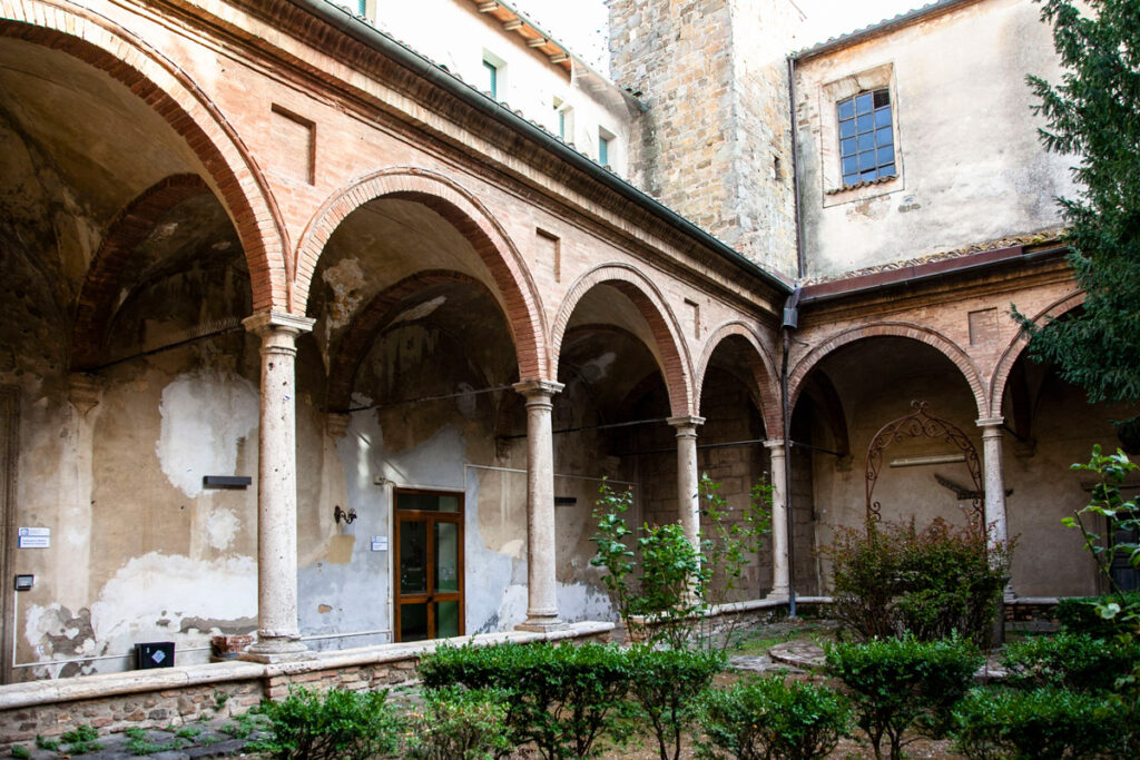 Antico chiostro cinquecentesco della chiesa di San Francesco