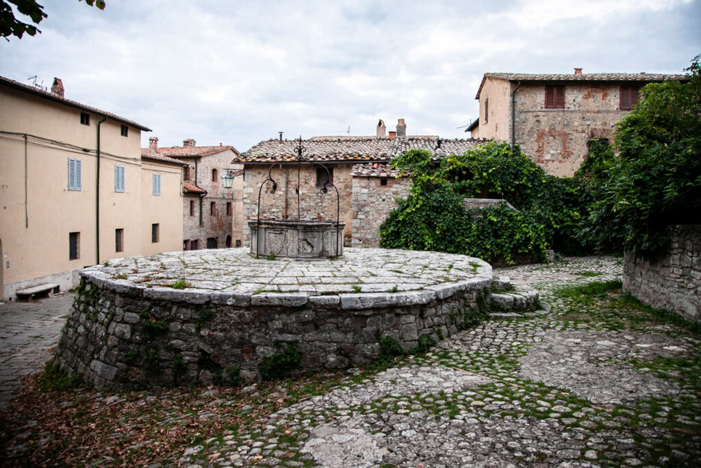 Cisterna duecentesca e pozzo di Rocca d'Orcia