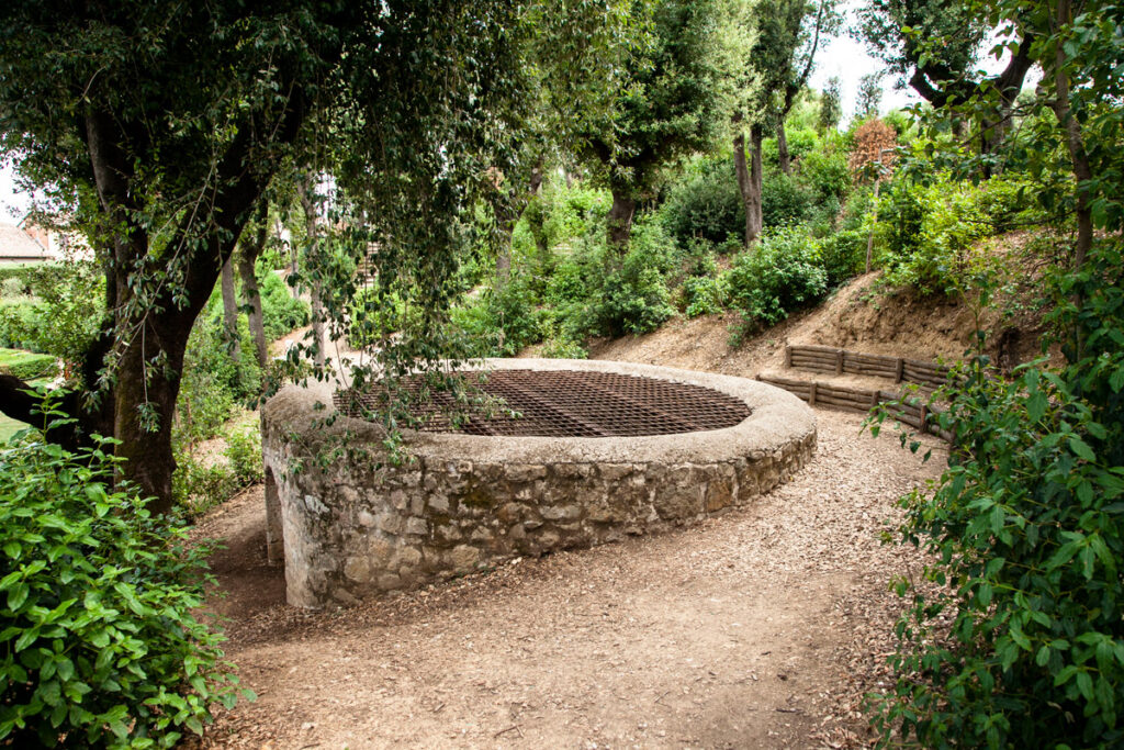 Cisterna negli Horti Leonini
