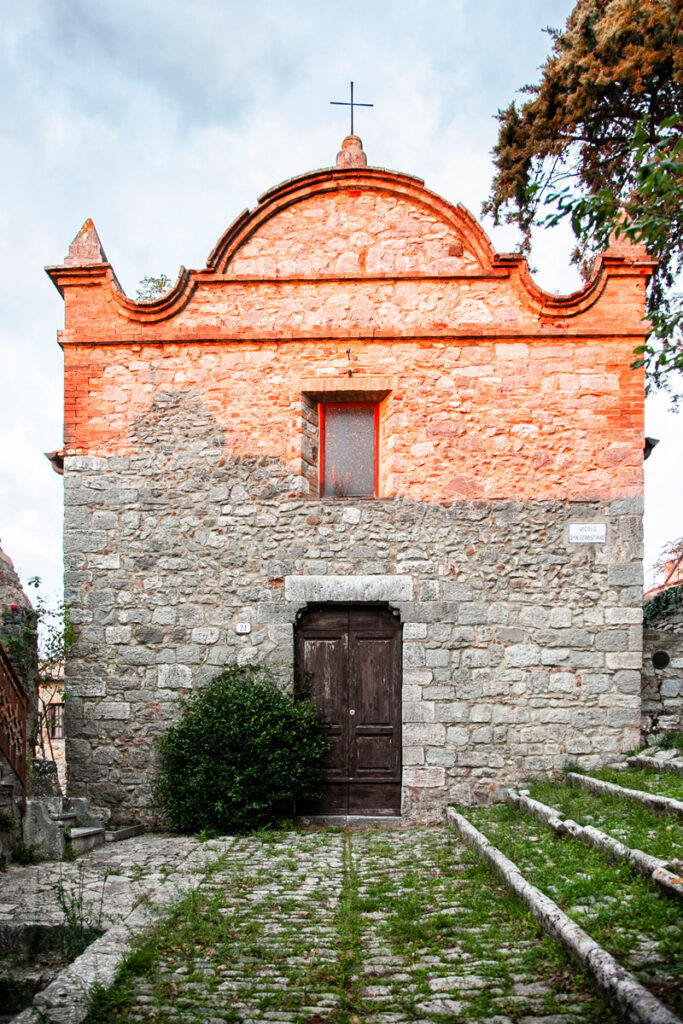 Facciata della chiesa di San Sebastiano - Rocca d'Orcia