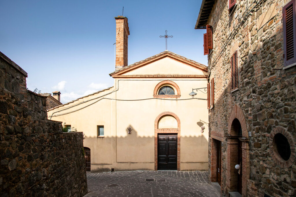 Facciata della chiesa di Santa Croce a Montalcino