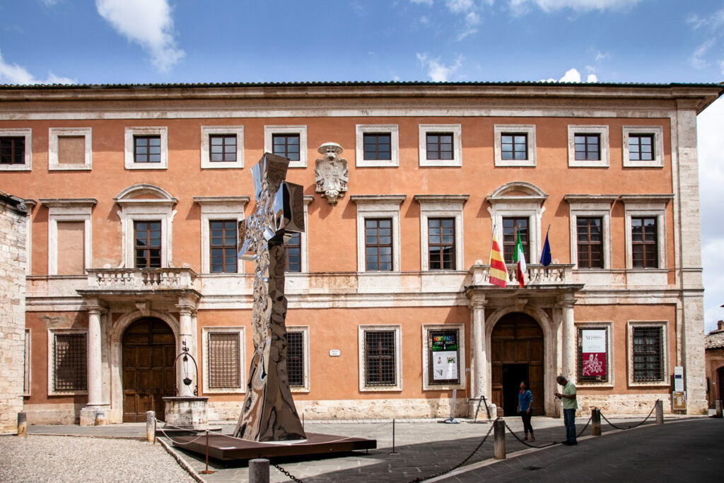 Facciata di Palazzo Chigi Zondadari di San Quirico d'Orcia