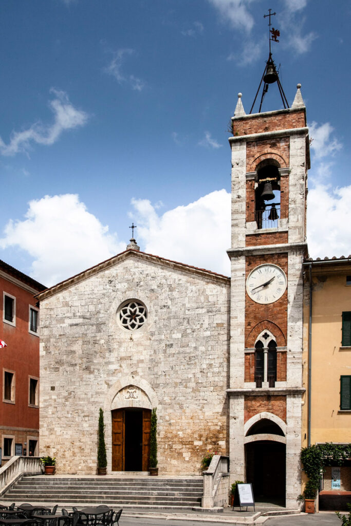 Facciata e campanile della Chiesa di San Francesco a San Quirico d'Orcia