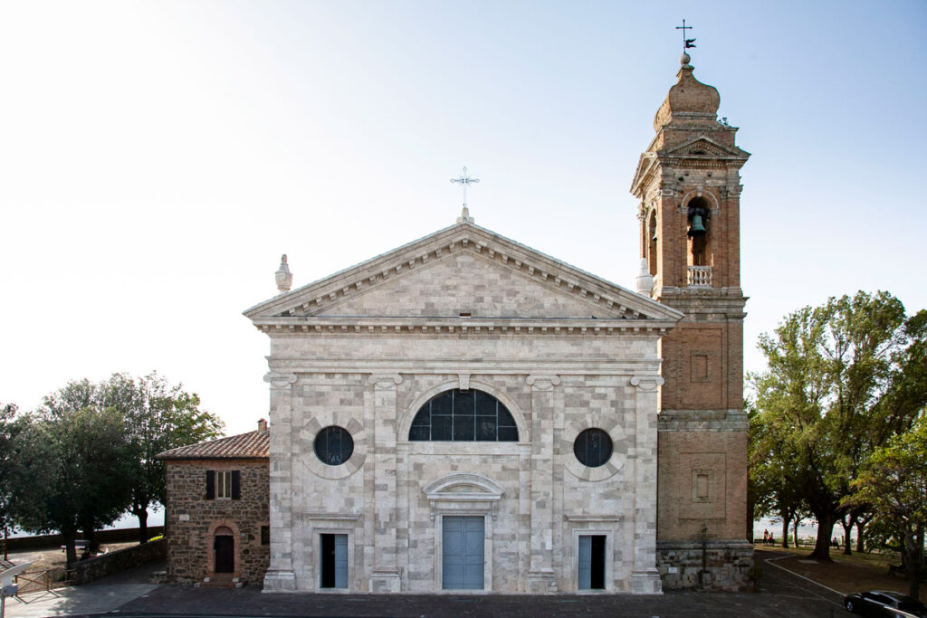 Facciata e campanile della chiesa della Madonna del Soccorso - Montalcino