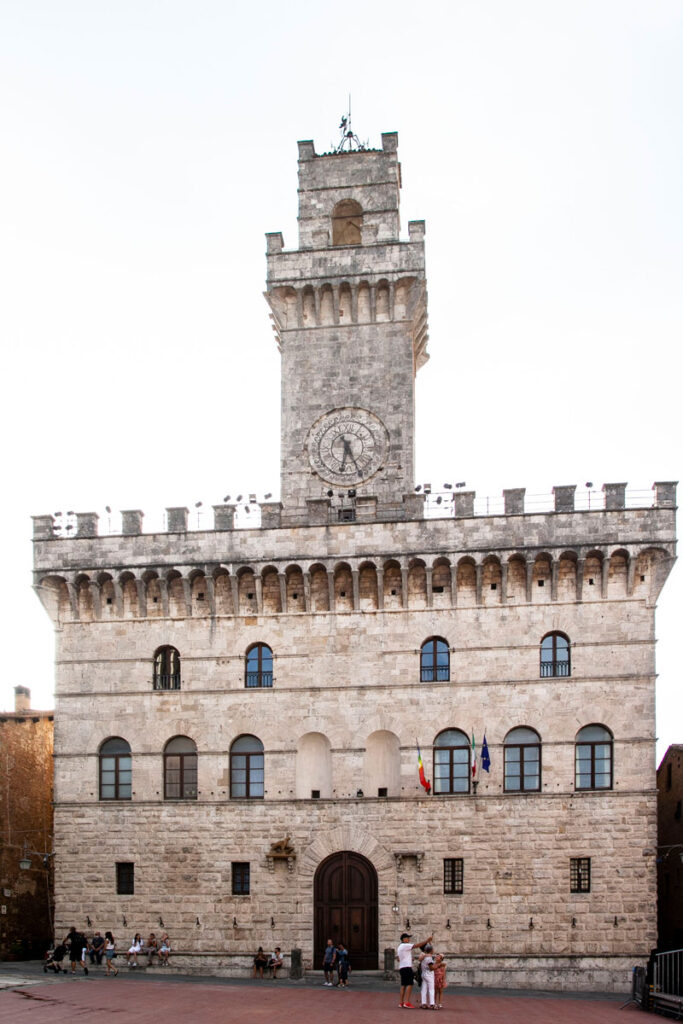Il palazzo comunale di Montepulciano - Copia del palazzo della Signoria di Firenze