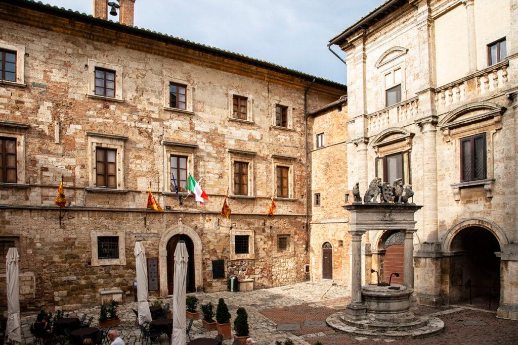 Palazzo del Capitano in piazza Grande a Montepulciano