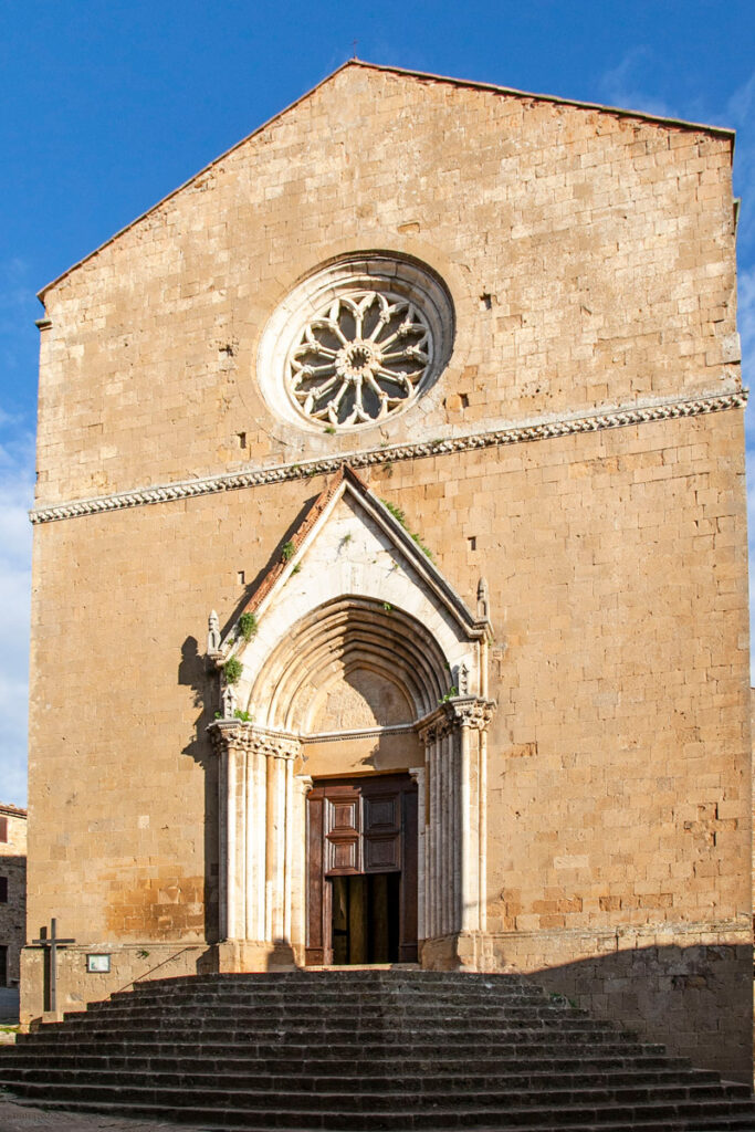 Facciata della chiesa dei Santi Leonardo e Cristoforo - Monticchiello