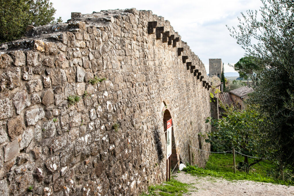 Mura medievali con torri - Monticchiello