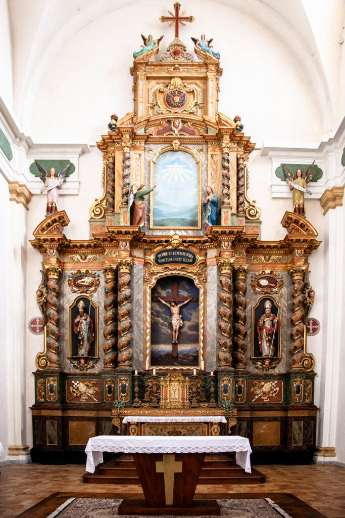 Altare della chiesa di San Francesco di Sales