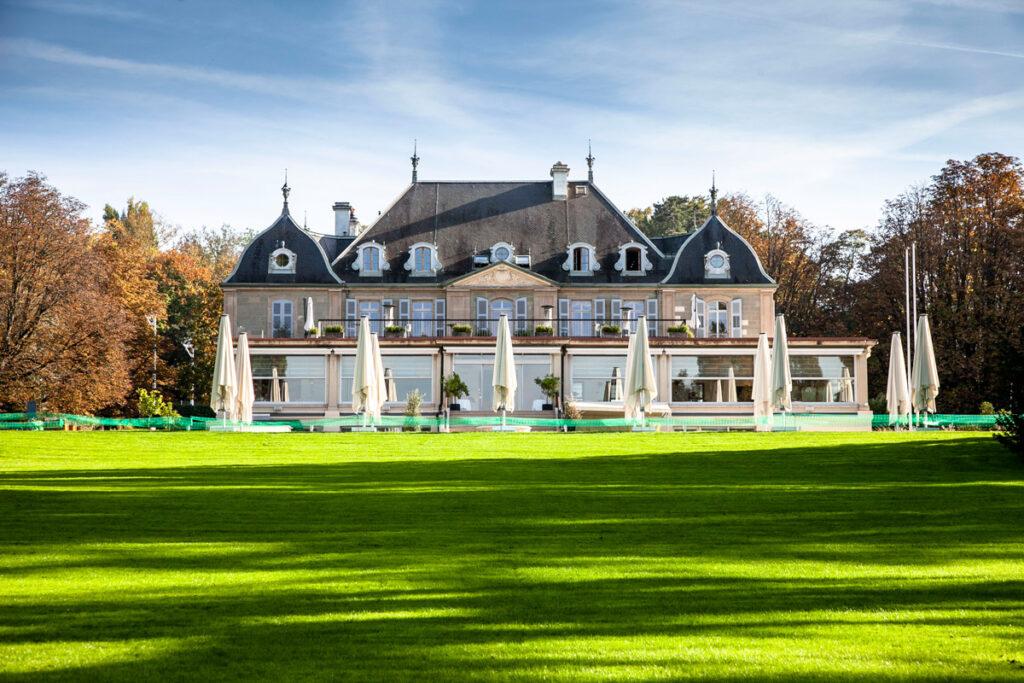 Casa padronale settecentesca trasformata in hotel e ristorante - parco des Eaux Vives