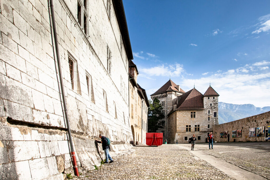 Edifici che compongono il castello di Annecy e cortile interno