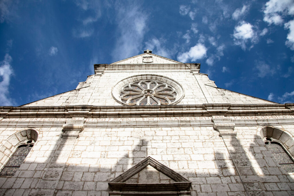 Facciata del duomo di Annecy - Cattedrale di San Pietro