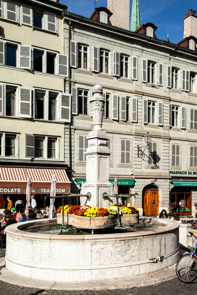 Fontana settecentesca di Place du Borg du Four