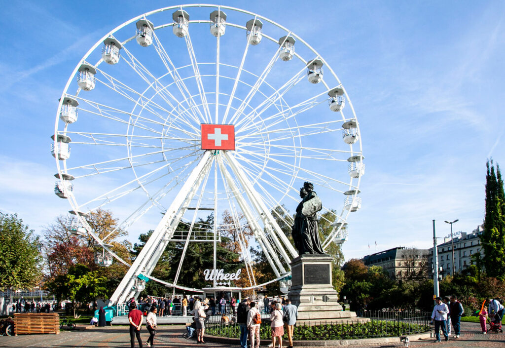 Monument National e ruota panoramica a Ginevra