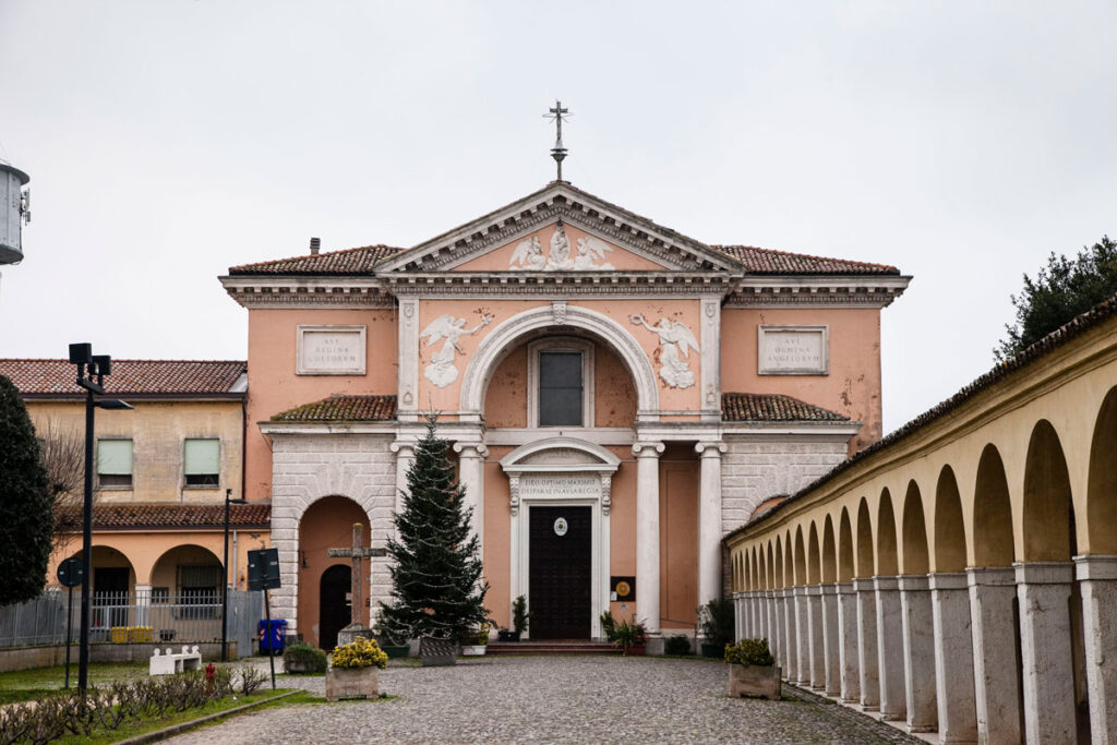 Facciata del santuario di Santa Maria in Aula Regia - Comacchio