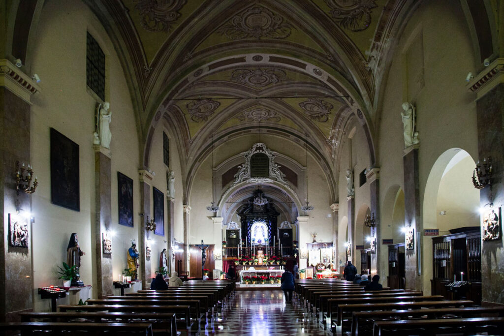 Interni del santuario di Santa Maria in Aula Regia