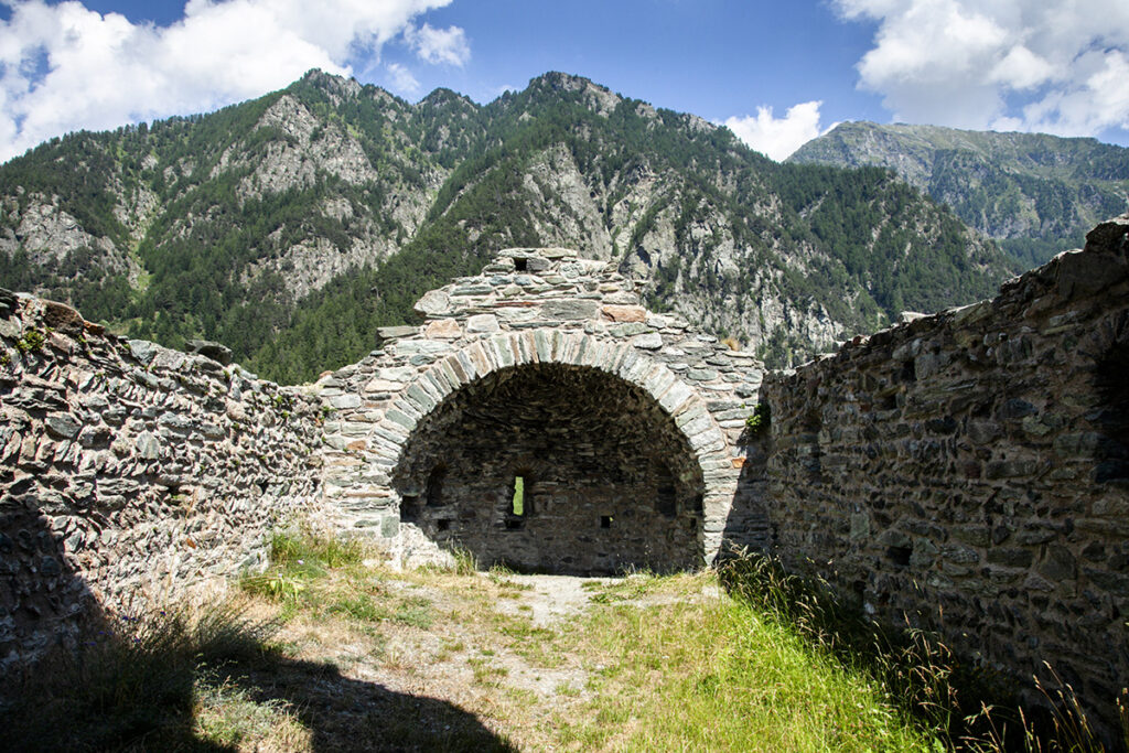 Interni e abside della cappella