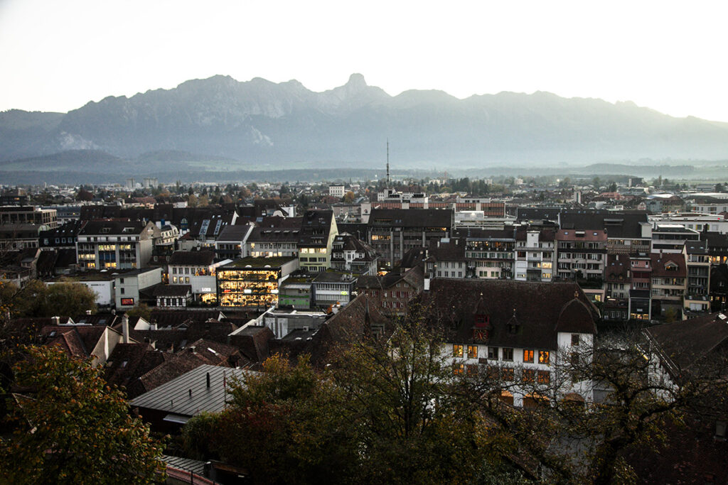 Centro storico di Thun con le montagne di sfondo