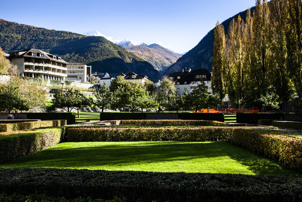 Città tra le Alpi Svizzere - Dietro al Passo del Sempione