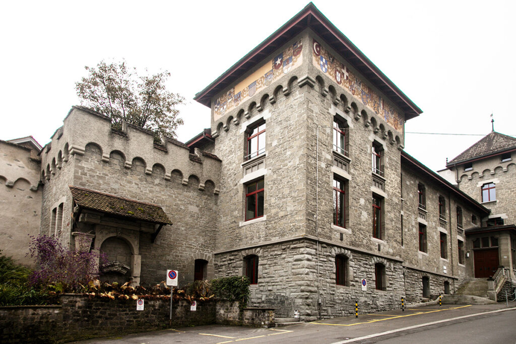 Kantonsschule musegg - International war and peace museum
