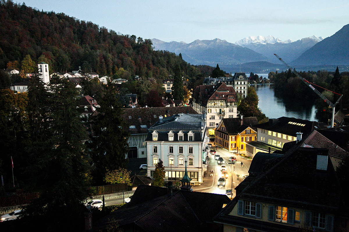 Thun - Centro storico e fiume Aar al tramonto