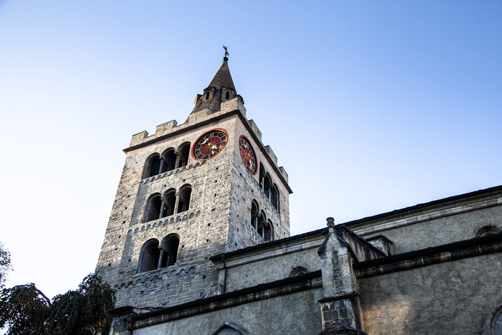 Campanile con orologio di Notre Dame du Glarier