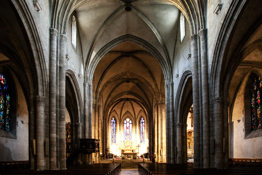 Interni della chiesa Notre Dame du Glarier