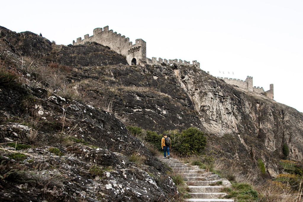 Scalinata verso il castello Tourbillon
